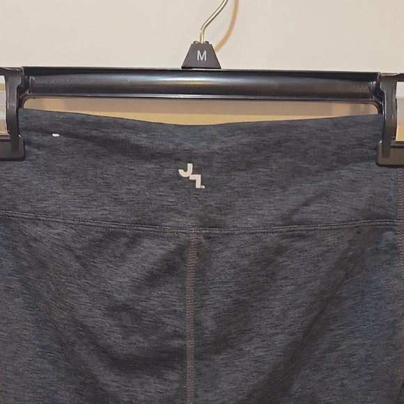 Chic Black Leggings with Bow Detail - Picture 4 of 9